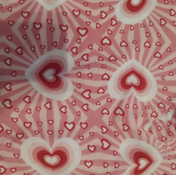 EUC Shana Scrubs heart scrub top - Picture 3 of 3